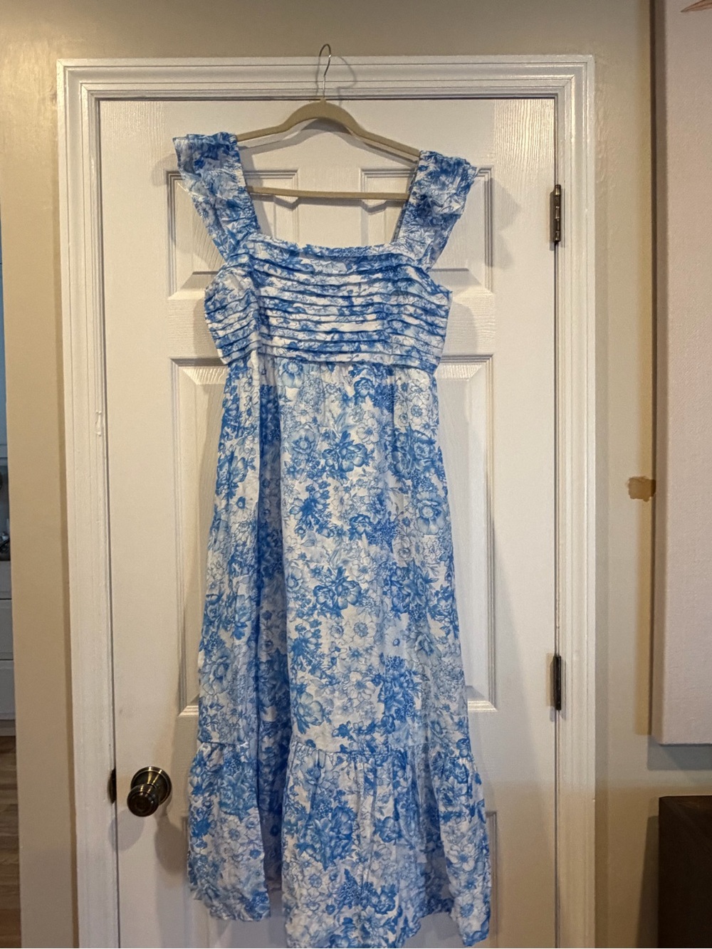NWT Blue and White Floral Maxi Blu Pepper Dress Size L,(Bust Fits Like A Medium)